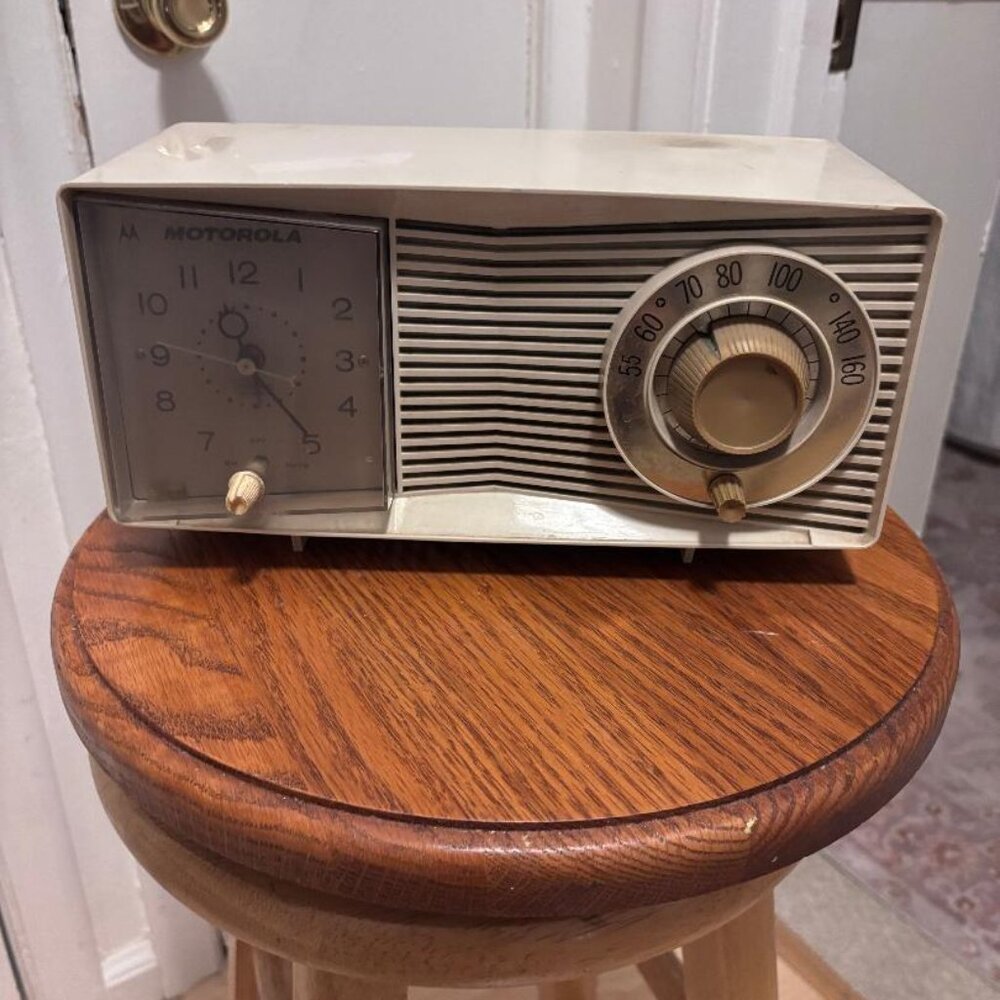 Vintage MCM "MOTOROLA" AM CLOCK RADIO - Model C1W3 - Clock Works, AM does not